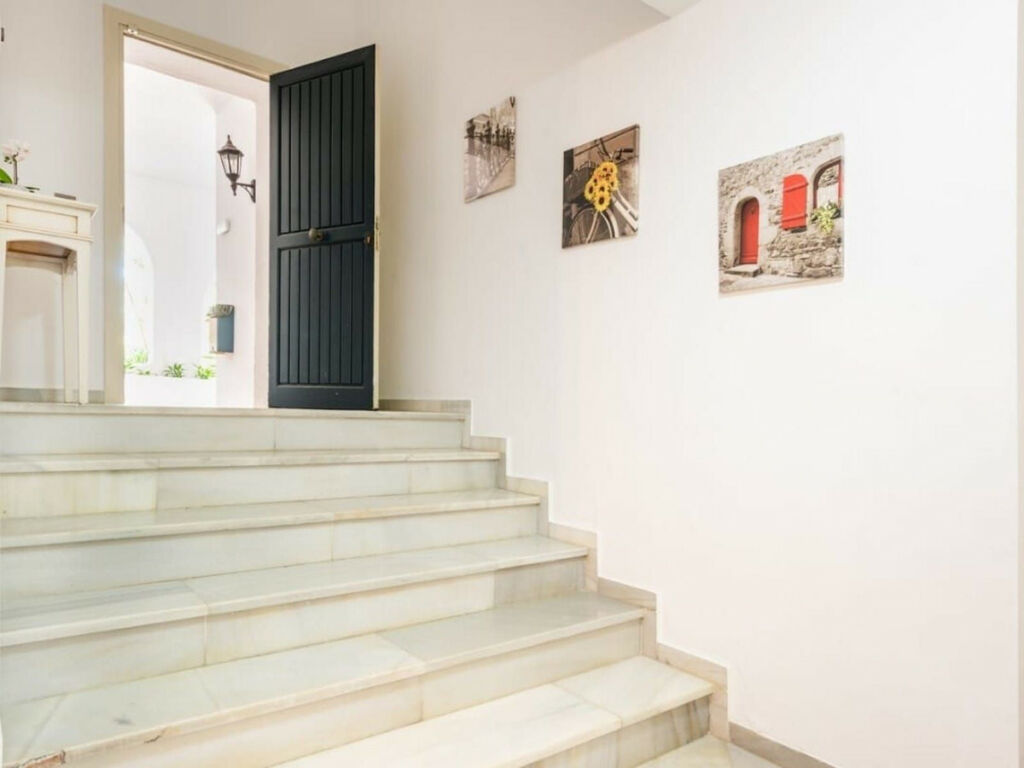 Ground Floor Apartment Puerto de Cabopino Málaga - image 3
