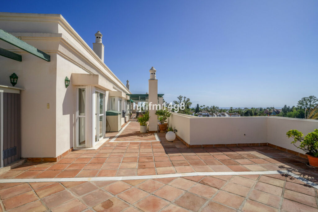 Penthouse Nueva Andalucía Málaga - image 3