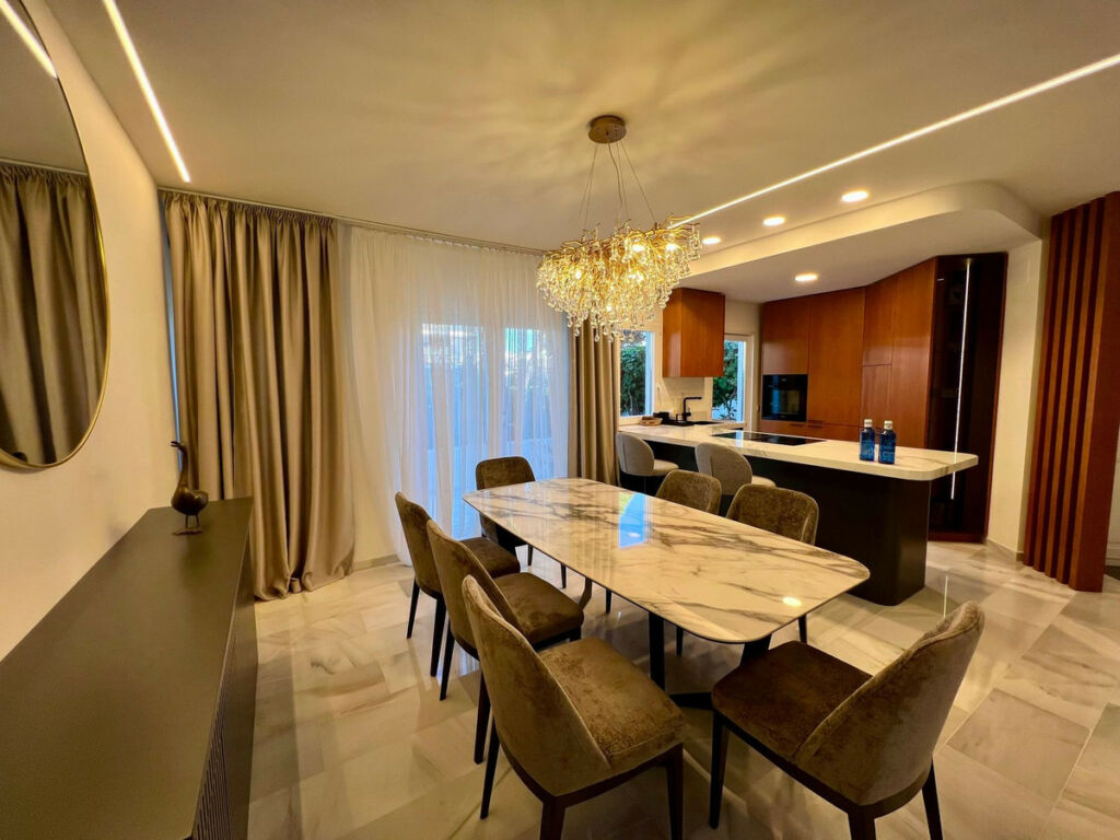 Ground Floor Apartment The Golden Mile Málaga - image 3