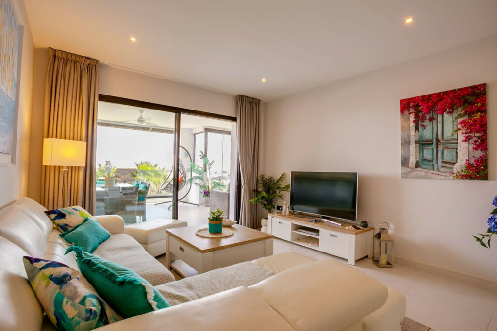 Middle Floor Apartment Estepona Málaga - image 3