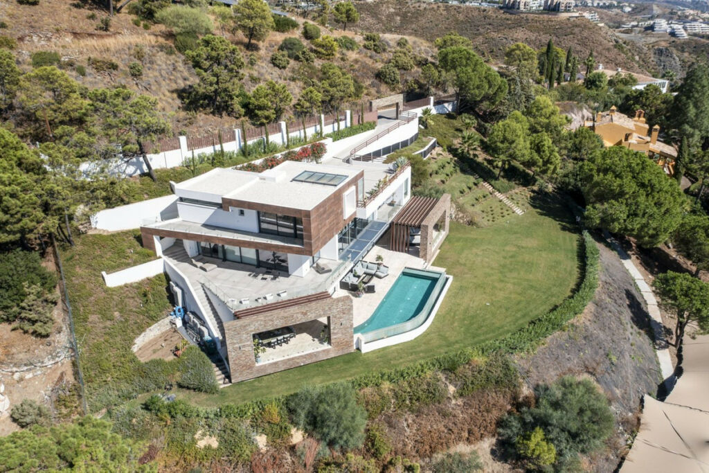 Detached Villa El Madroñal Málaga - image 3