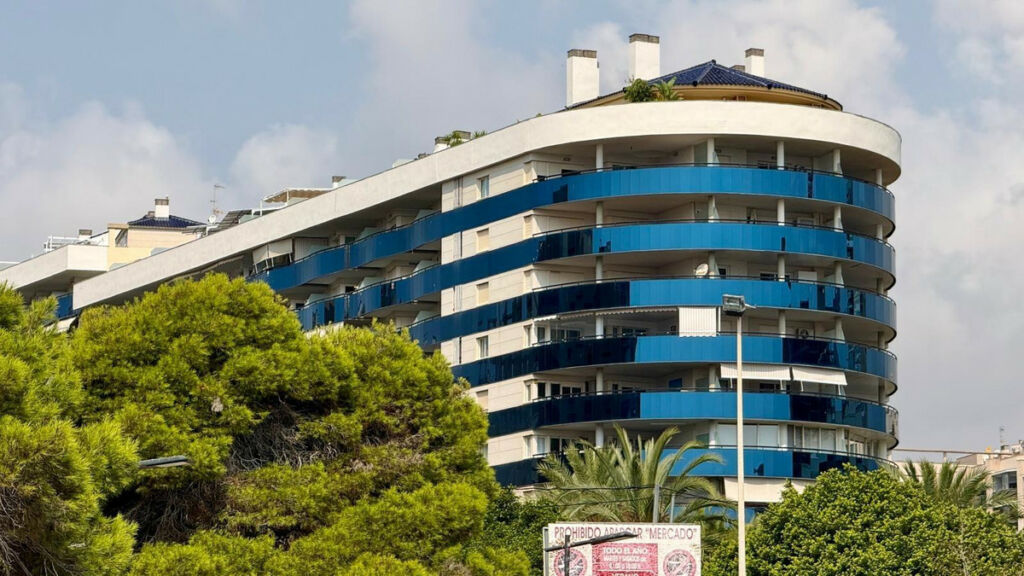 Middle Floor Apartment Villajoyosa Alicante - image 3