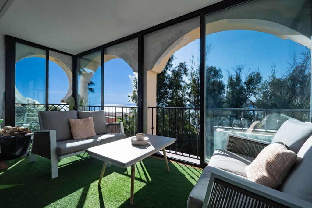 Middle Floor Apartment Torrenueva Málaga - image 3