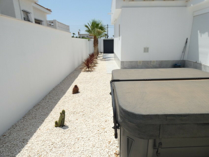 Detached Villa Ciudad Quesada Alicante - image 3