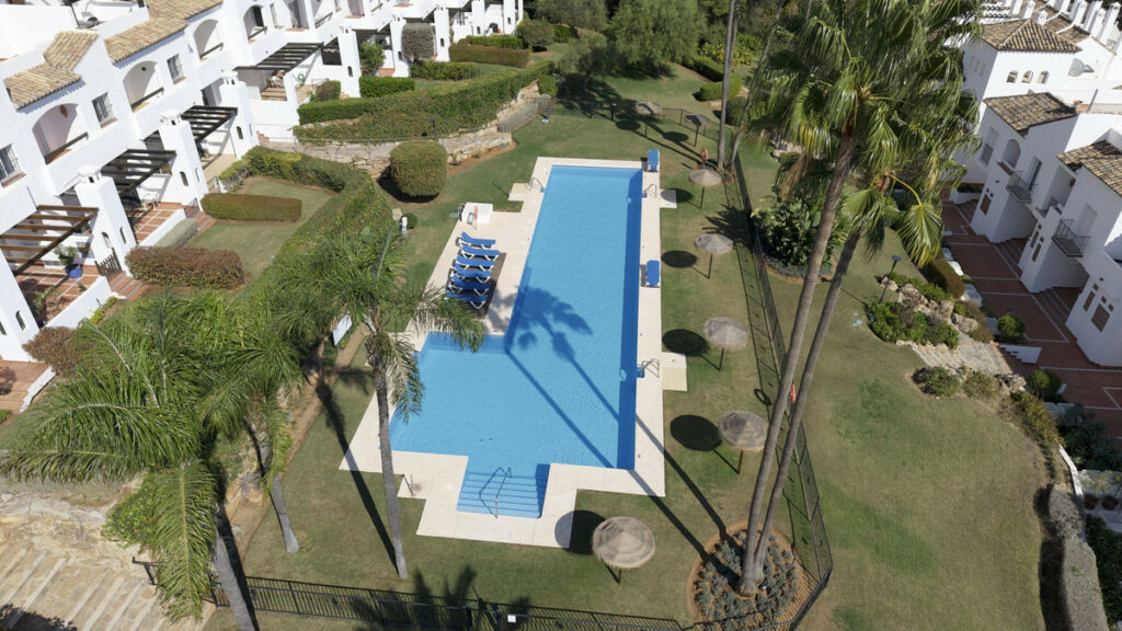 Townhouse Nueva Andalucía Málaga - image 2