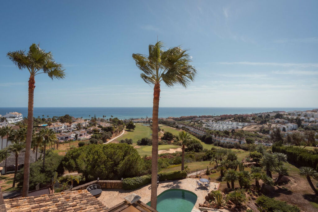 Detached Villa La Duquesa Málaga - image 3