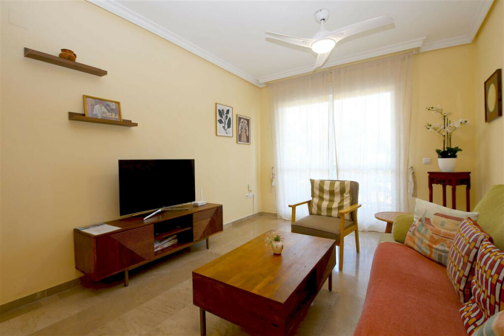 Middle Floor Apartment Estepona Málaga - image 3