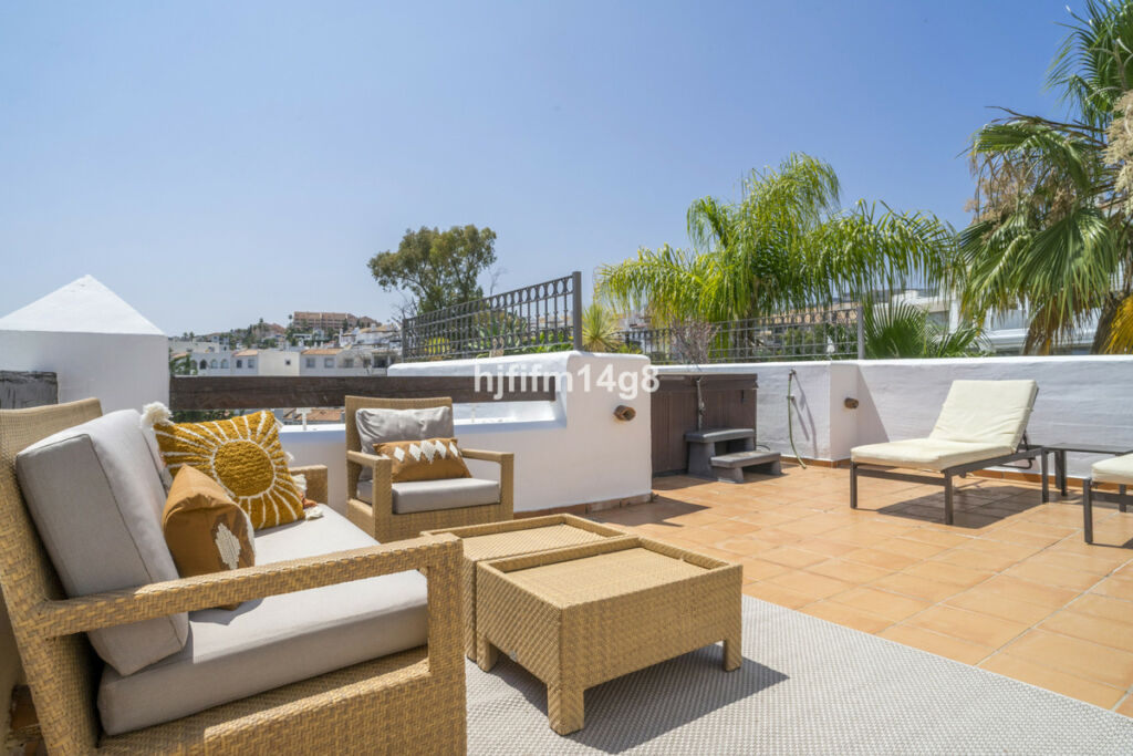 Penthouse Duplex Nueva Andalucía Málaga - image 3