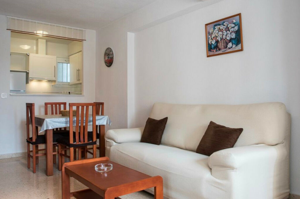 Middle Floor Apartment Benidorm Alicante - image 3