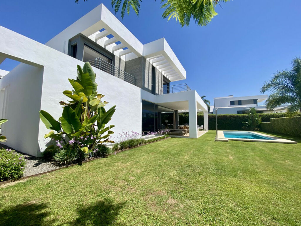 Detached Villa Cancelada Málaga - image 3
