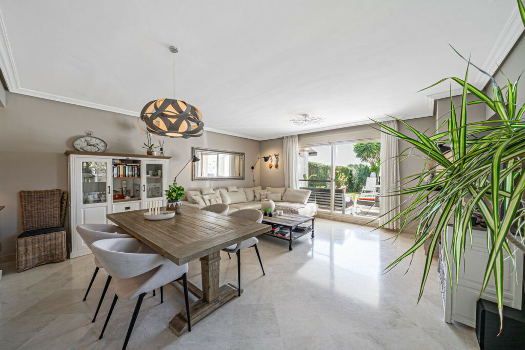 Semi-Detached House Estepona Málaga - image 3