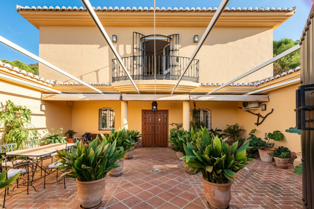 Detached Villa Alhaurín de la Torre Málaga - image 3