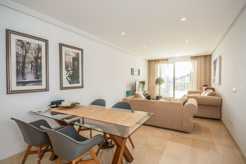Middle Floor Apartment Elviria Málaga - image 3