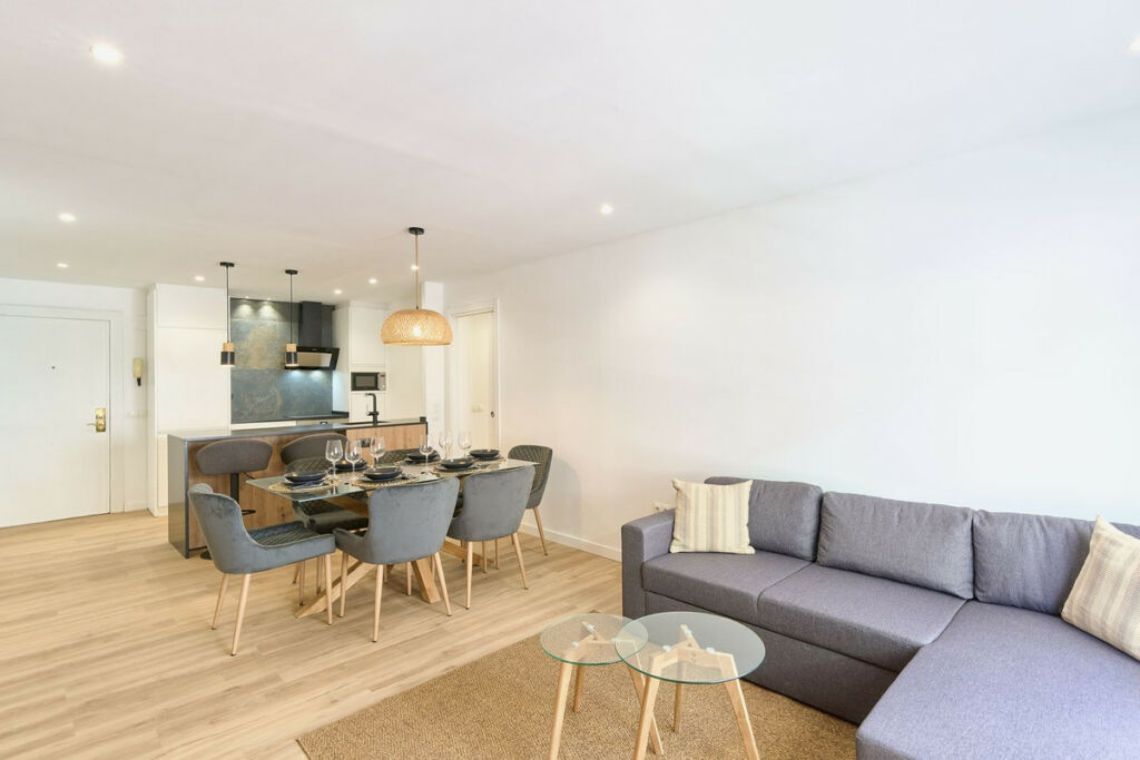 Middle Floor Apartment Fuengirola Málaga - image 3
