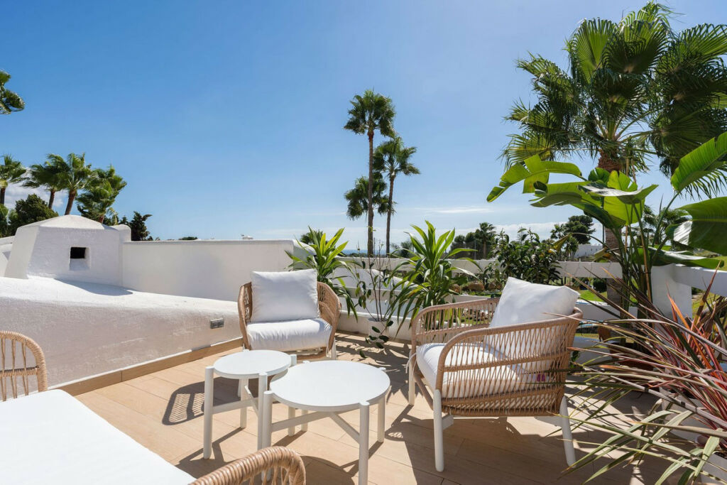 Penthouse Duplex Nueva Andalucía Málaga - image 3