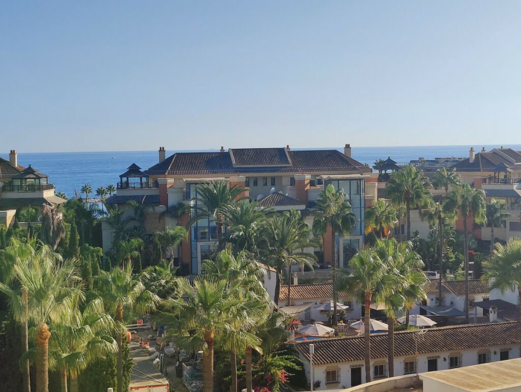 Middle Floor Apartment Marbella Málaga - image 3