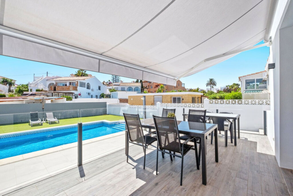 Detached Villa El Faro Málaga - image 3