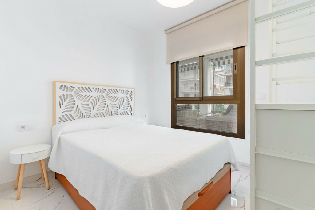 Middle Floor Apartment Fuengirola Málaga - image 3