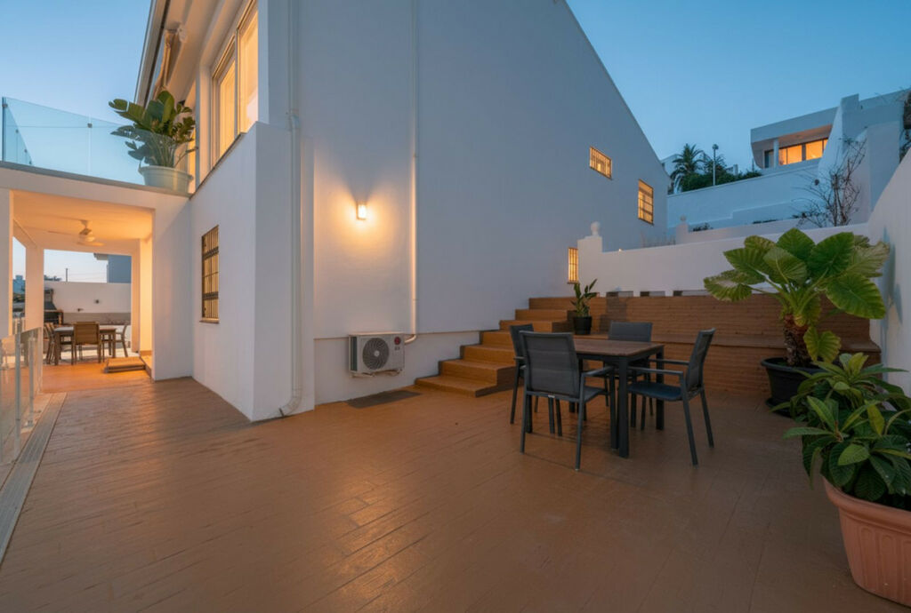 Detached Villa Estepona Málaga - image 3