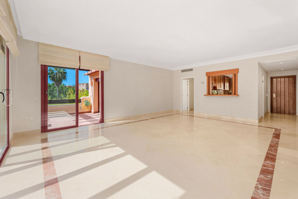 Middle Floor Apartment San Pedro de Alcántara Málaga - image 3