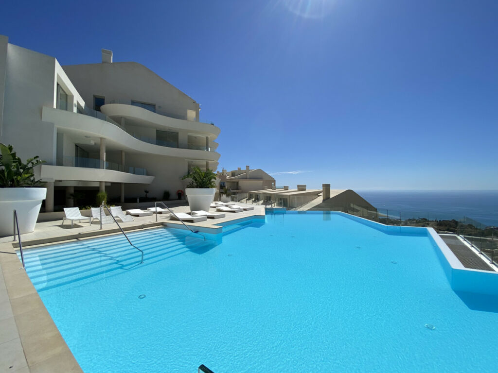 Middle Floor Apartment Benalmadena Pueblo Málaga - image 30