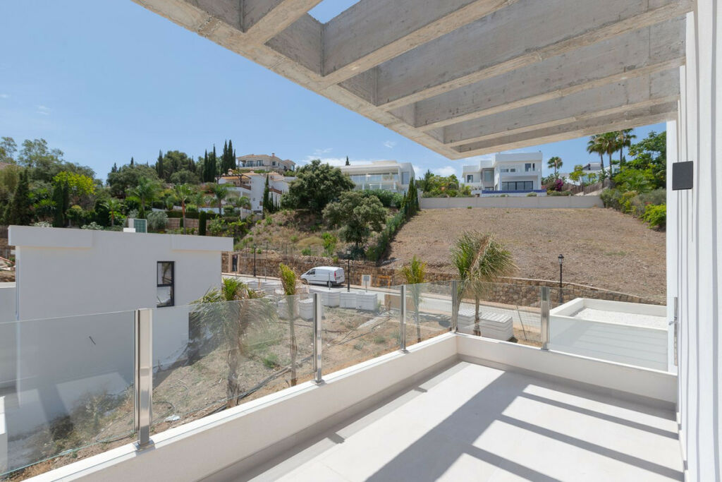 Detached Villa Elviria Málaga - image 30