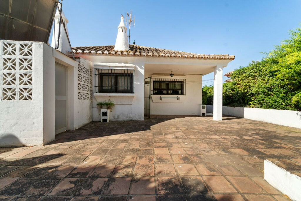Detached Villa Fuengirola Málaga - image 30