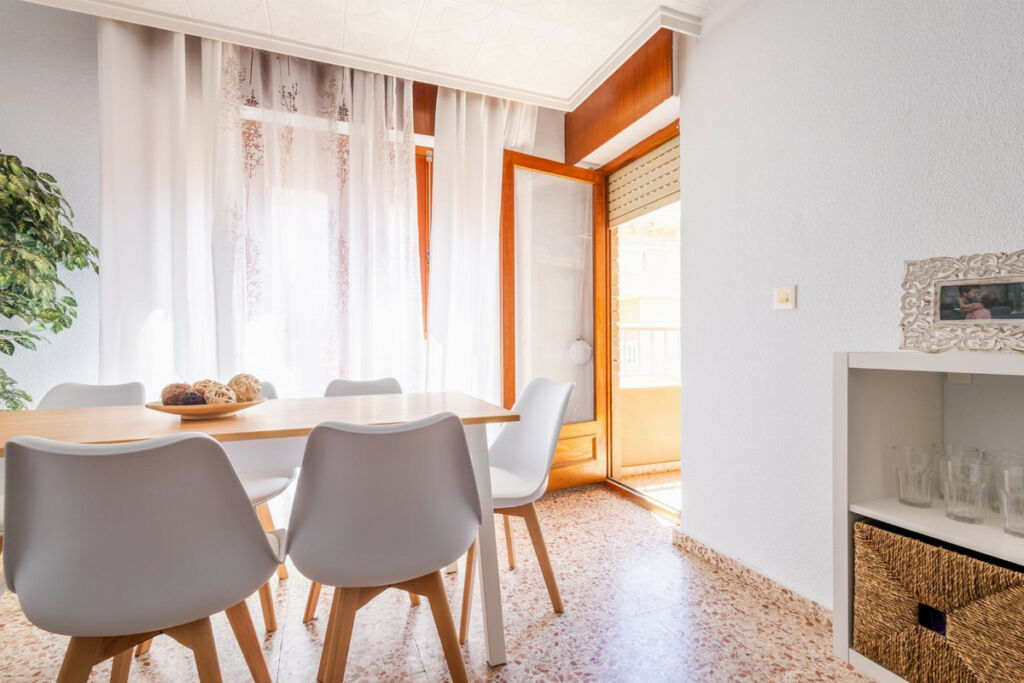Middle Floor Apartment Torrevieja Alicante - image 30
