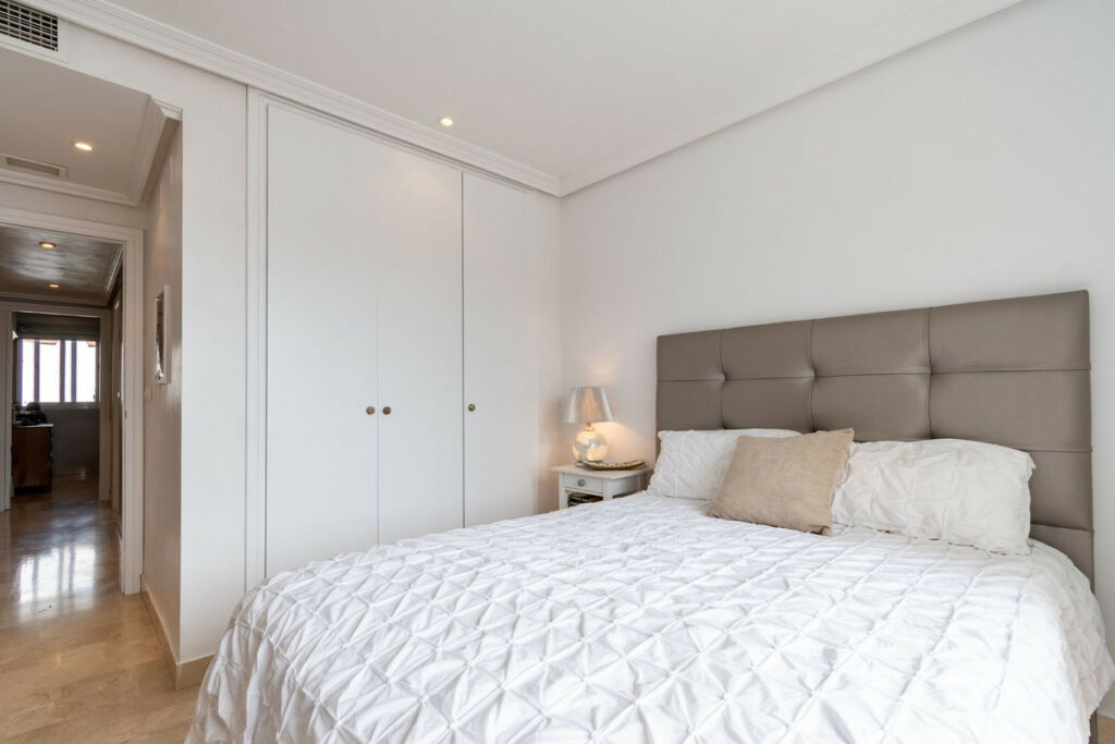 Middle Floor Apartment Estepona Málaga - image 30