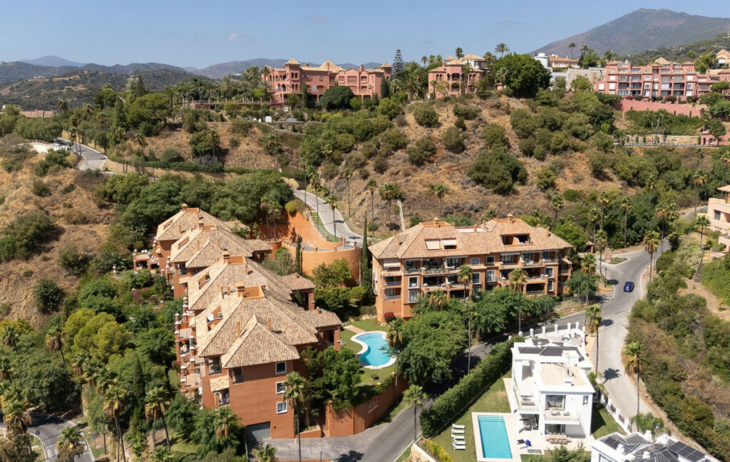 Middle Floor Apartment Benahavís Málaga - image 30