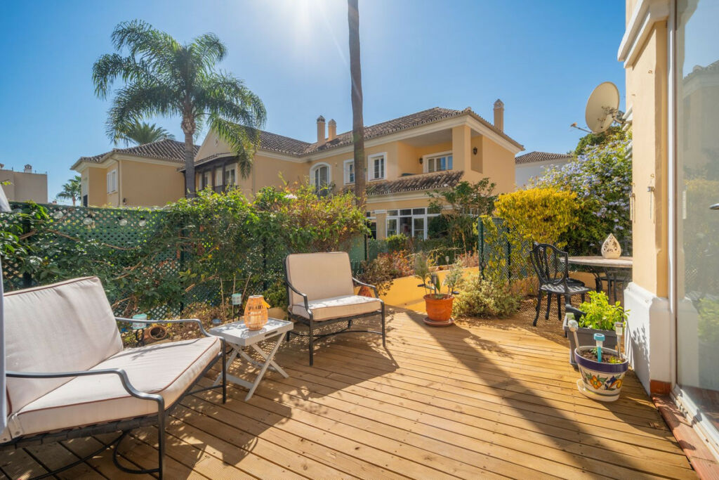 Semi-Detached House Elviria Málaga - image 30