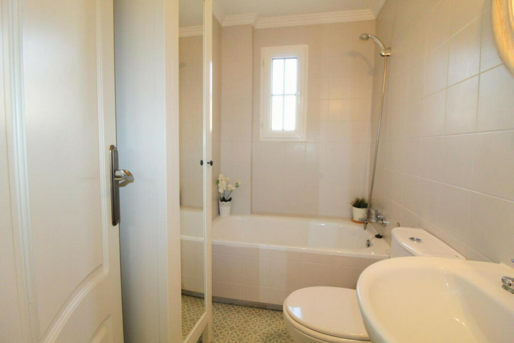 Middle Floor Apartment La Veleta Alicante - image 30
