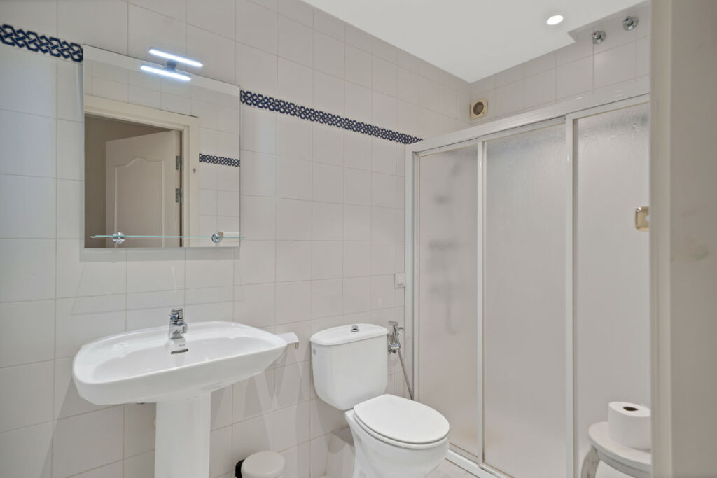 Middle Floor Apartment Estepona Málaga - image 30