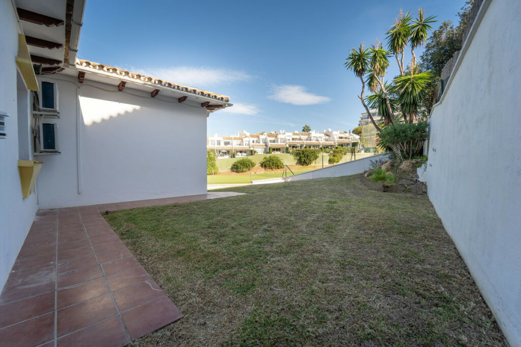 Detached Villa Riviera del Sol Málaga - image 30