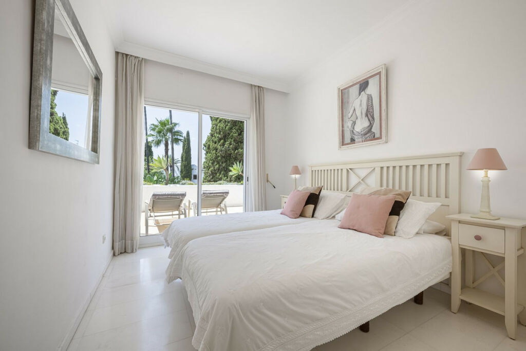 Middle Floor Apartment The Golden Mile Málaga - image 30