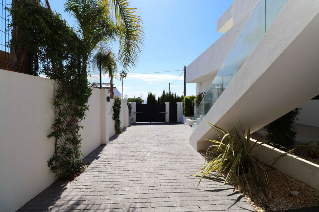 Detached Villa El Chaparral Málaga - image 30