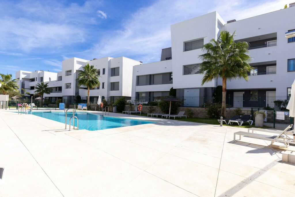 Middle Floor Apartment Selwo Málaga - image 30