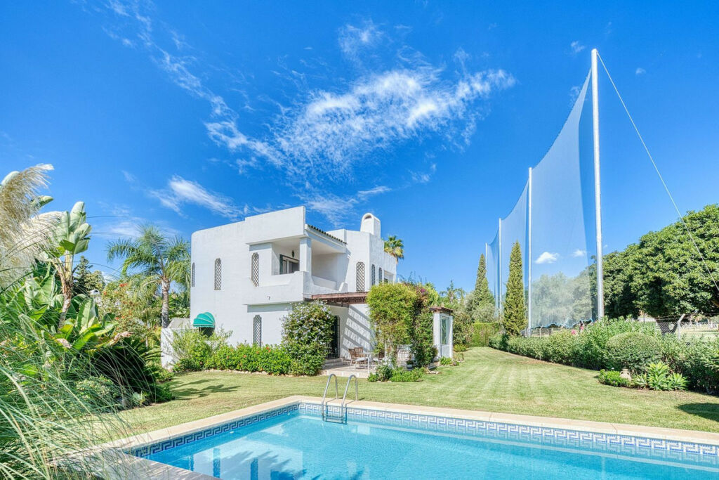 Detached Villa Nueva Andalucía Málaga - image 30