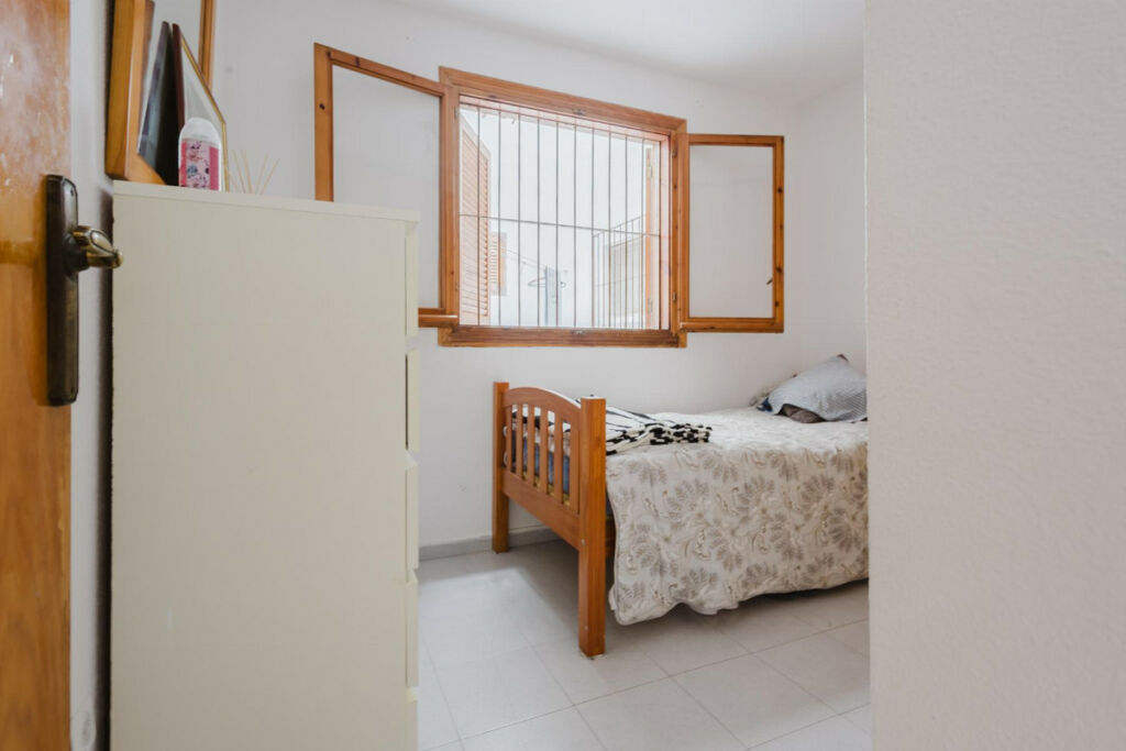 Middle Floor Apartment Torrevieja Alicante - image 30