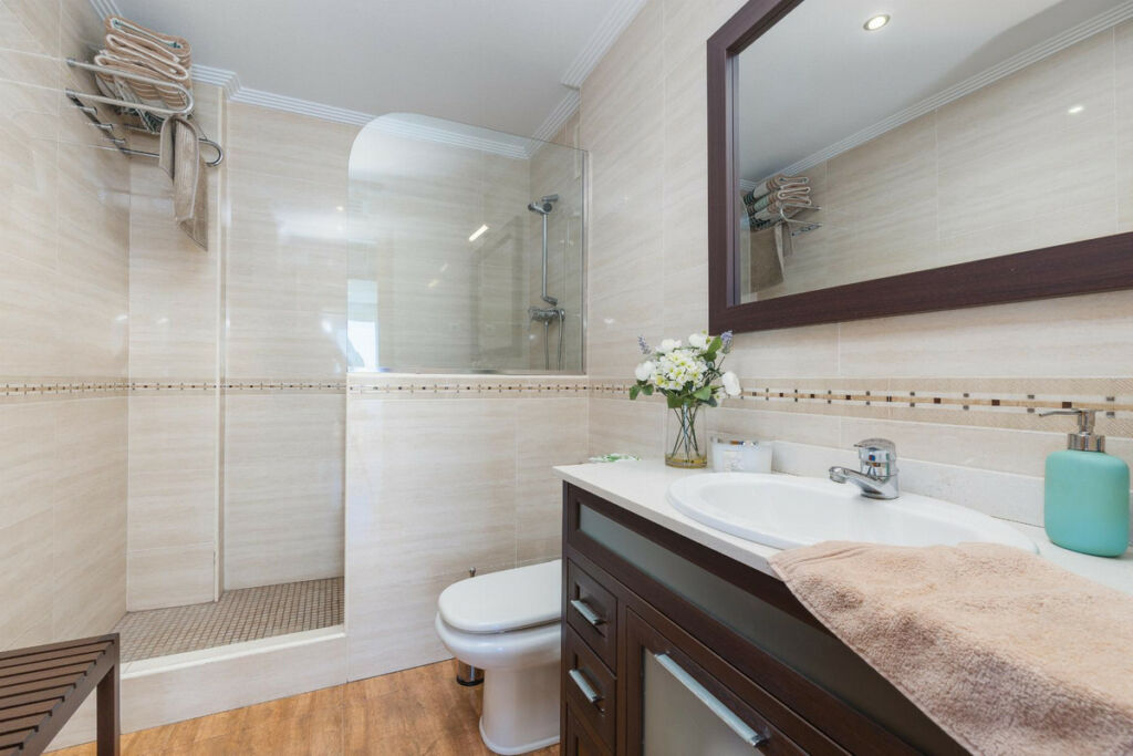 Middle Floor Apartment Torrevieja Alicante - image 30