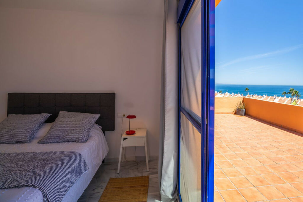 Penthouse La Duquesa Málaga - image 30