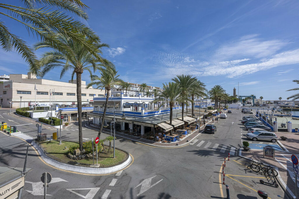 Middle Floor Apartment Estepona Málaga - image 22