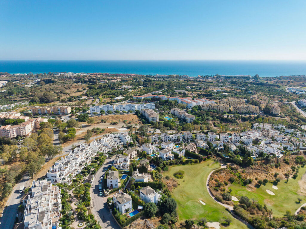 Detached Villa Estepona Málaga - image 31