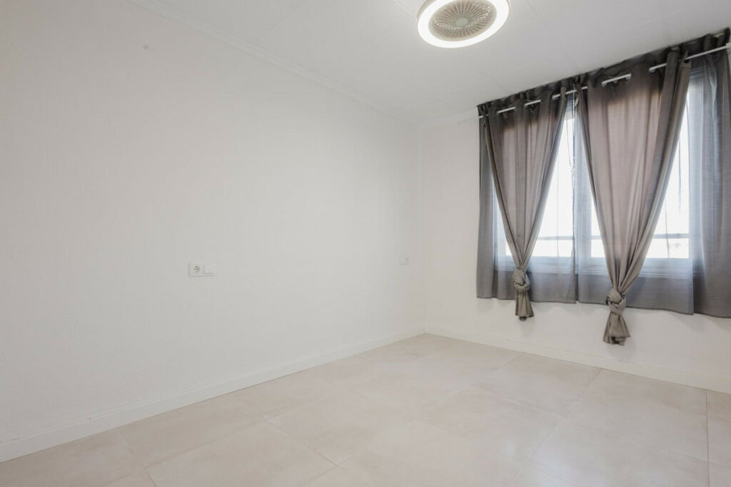 Middle Floor Apartment Torrevieja Alicante - image 31