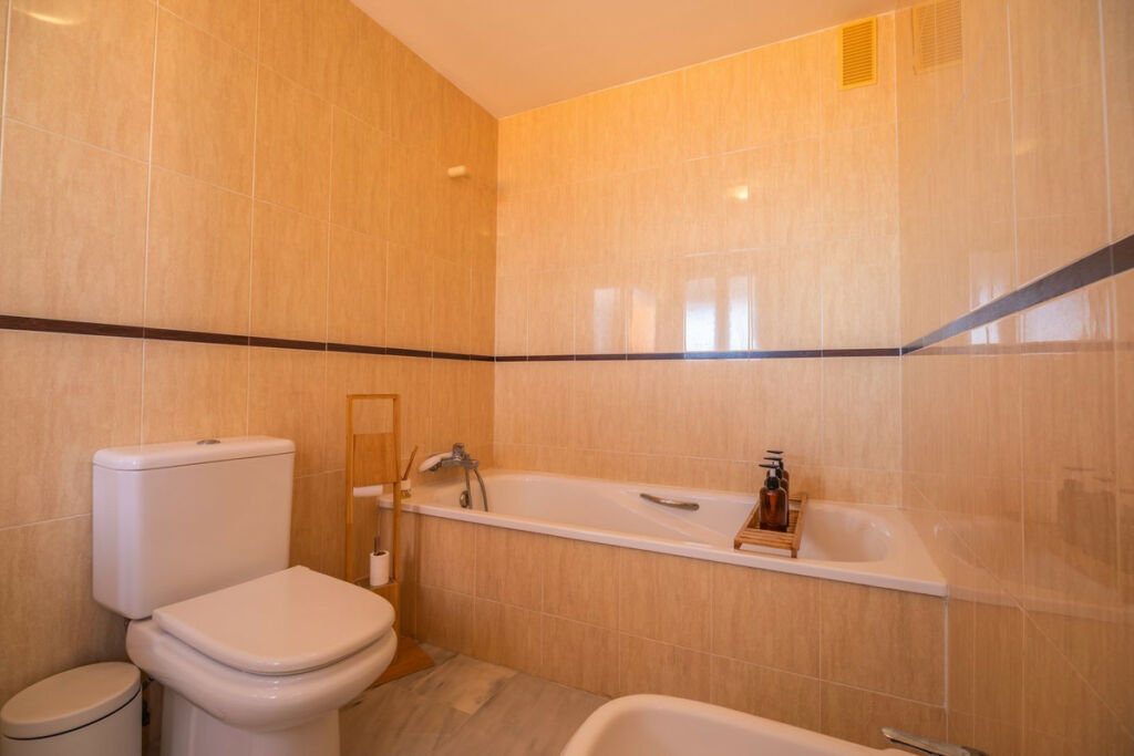 Penthouse La Duquesa Málaga - image 31