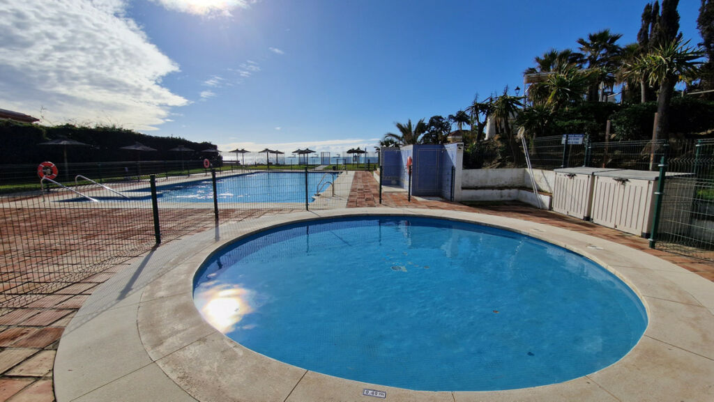 Middle Floor Apartment Estepona Málaga - image 31