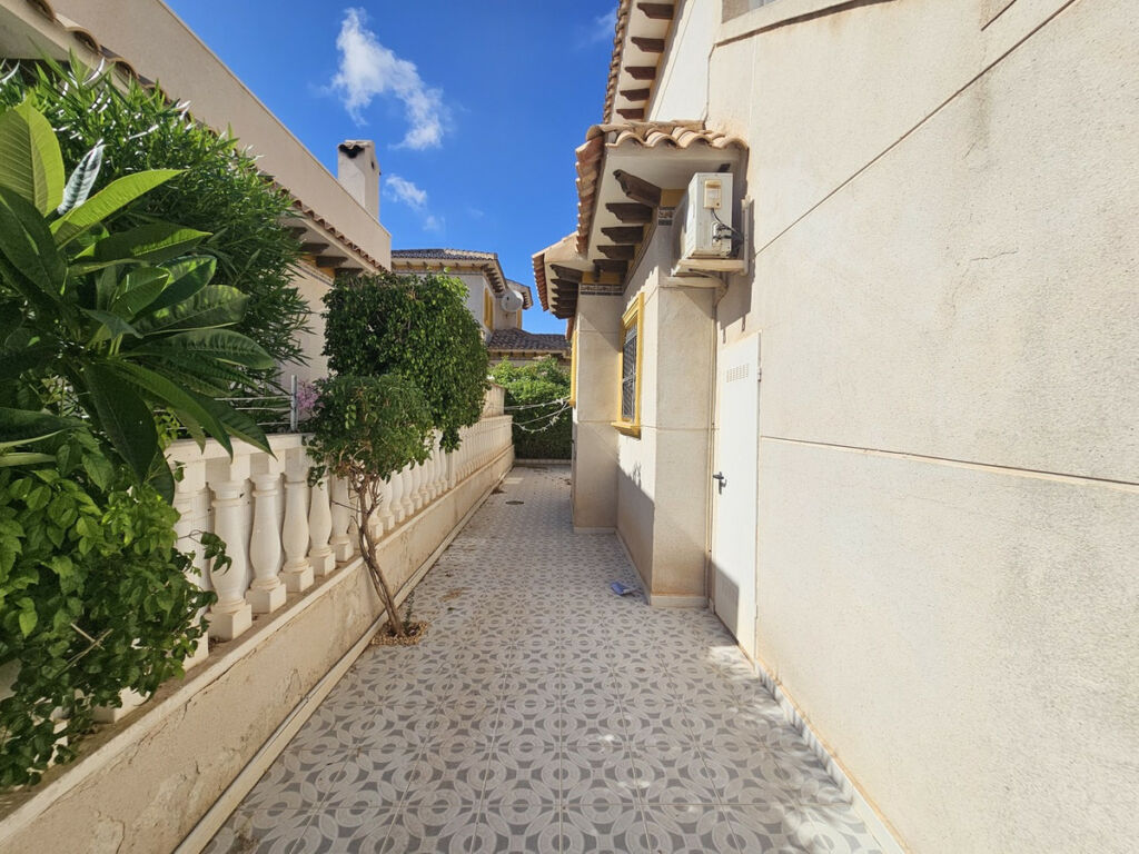 Detached Villa Cabo Roig Alicante - image 31