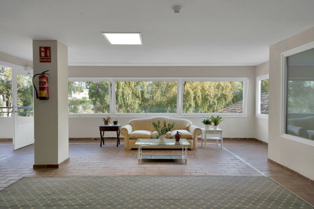 Middle Floor Apartment Estepona Málaga - image 31