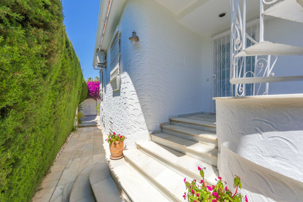 Detached Villa Guadalmina Alta Málaga - image 31