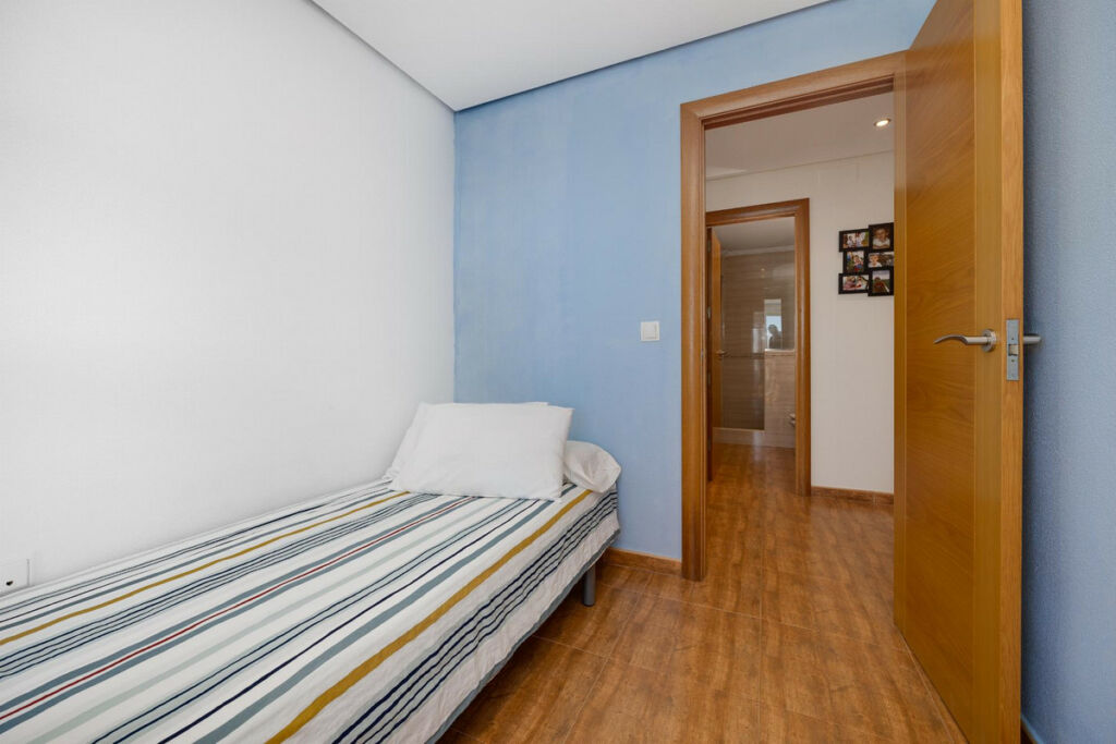 Middle Floor Apartment Torrevieja Alicante - image 31